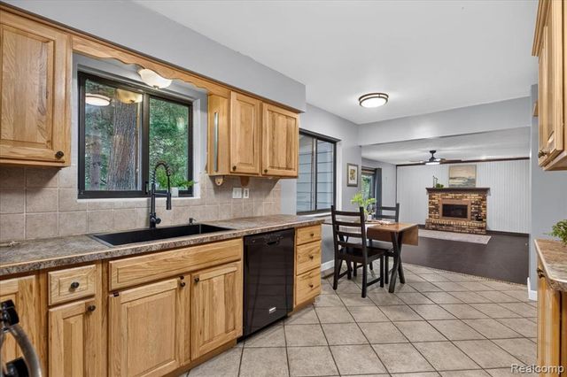 13305 Crane Ridge Drive, Fenton, MI 48430