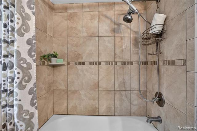 13305 Crane Ridge Drive, Fenton, MI 48430