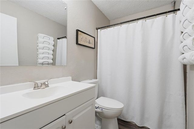 802 NE BANNER Drive, Lee's Summit, MO 64086