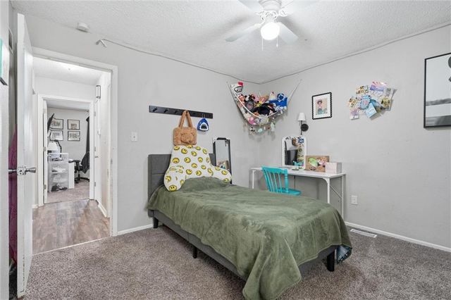 802 NE BANNER Drive, Lee's Summit, MO 64086