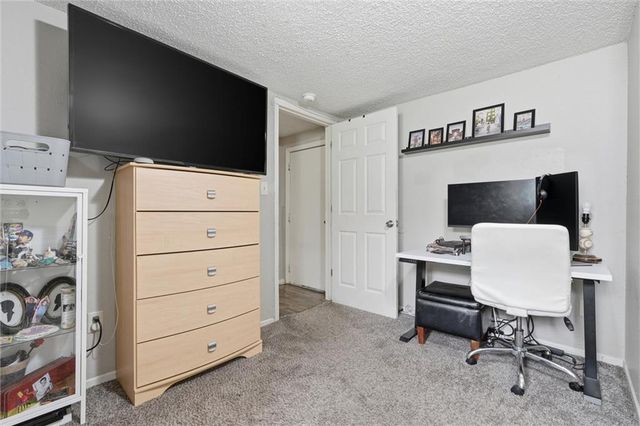 802 NE BANNER Drive, Lee's Summit, MO 64086