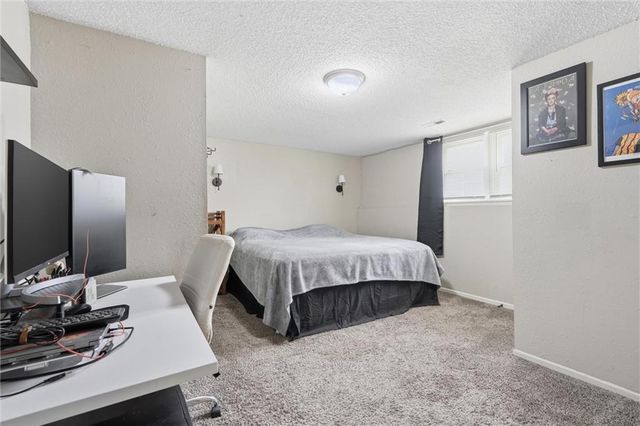 802 NE BANNER Drive, Lee's Summit, MO 64086