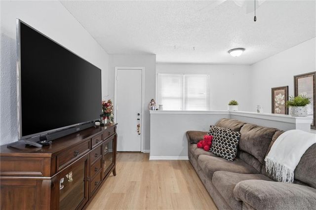 802 NE BANNER Drive, Lee's Summit, MO 64086