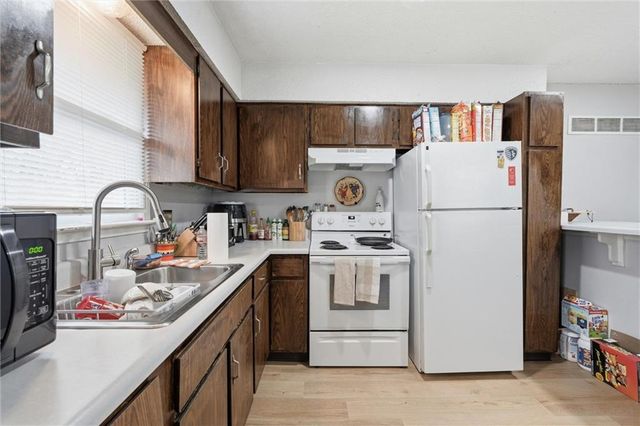 802 NE BANNER Drive, Lee's Summit, MO 64086