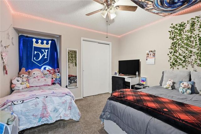 802 NE BANNER Drive, Lee's Summit, MO 64086