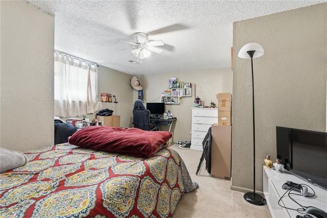 802 NE BANNER Drive, Lee's Summit, MO 64086