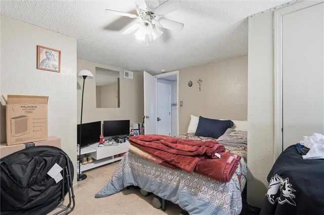 802 NE BANNER Drive, Lee's Summit, MO 64086