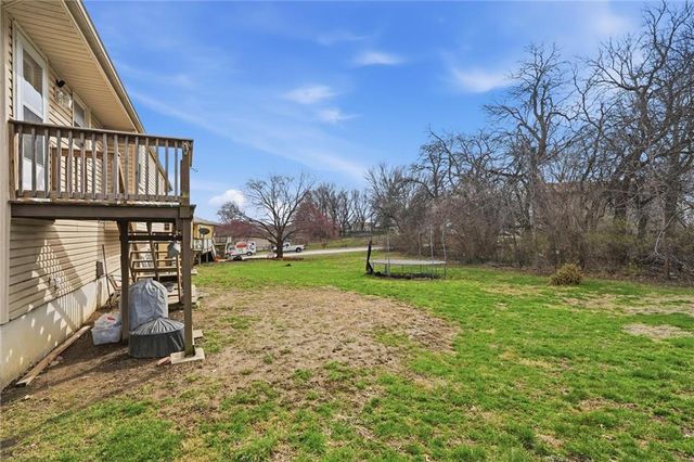 802 NE BANNER Drive, Lee's Summit, MO 64086