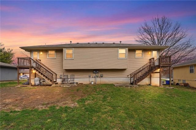 802 NE BANNER Drive, Lee's Summit, MO 64086