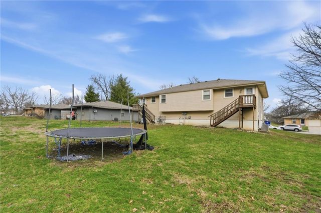 802 NE BANNER Drive, Lee's Summit, MO 64086