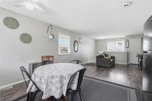 802 NE BANNER Drive, Lee's Summit, MO 64086