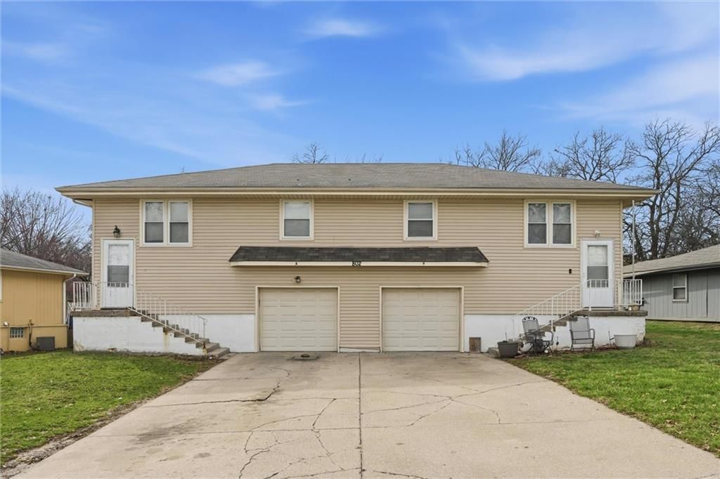 802 NE BANNER Drive, Lee's Summit, MO 64086