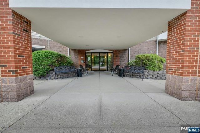 189 Forest Avenue 211, Paramus, NJ 07652