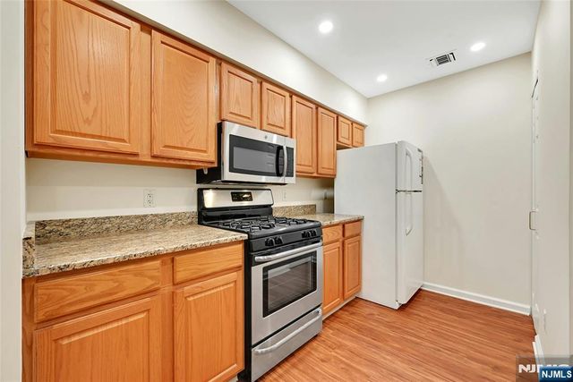 189 Forest Avenue 211, Paramus, NJ 07652