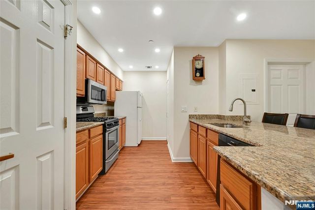 189 Forest Avenue 211, Paramus, NJ 07652