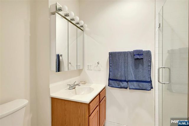 189 Forest Avenue 211, Paramus, NJ 07652