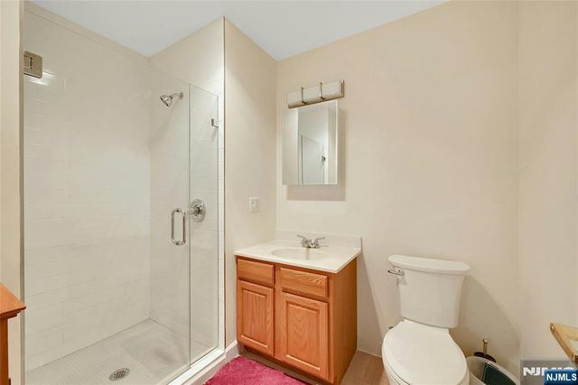189 Forest Avenue 211, Paramus, NJ 07652