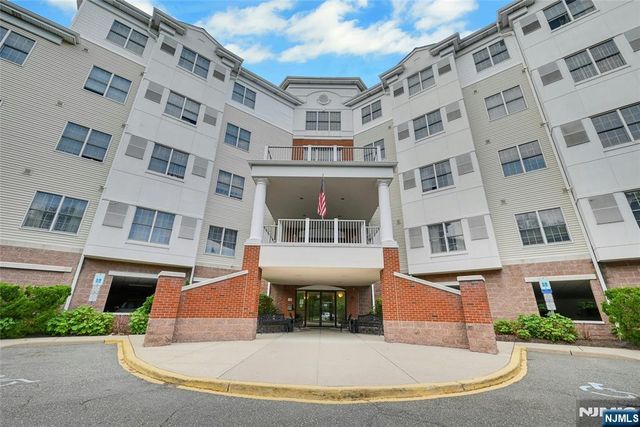 189 Forest Avenue 211, Paramus, NJ 07652