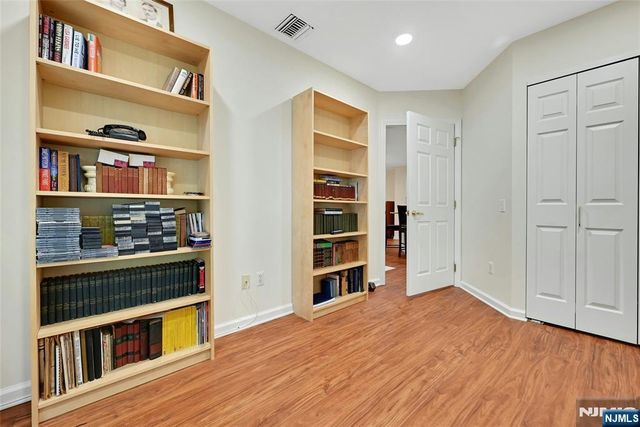 189 Forest Avenue 211, Paramus, NJ 07652