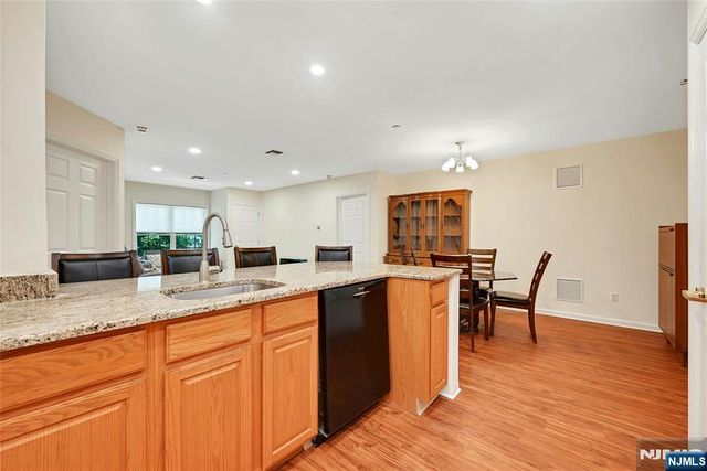 189 Forest Avenue 211, Paramus, NJ 07652