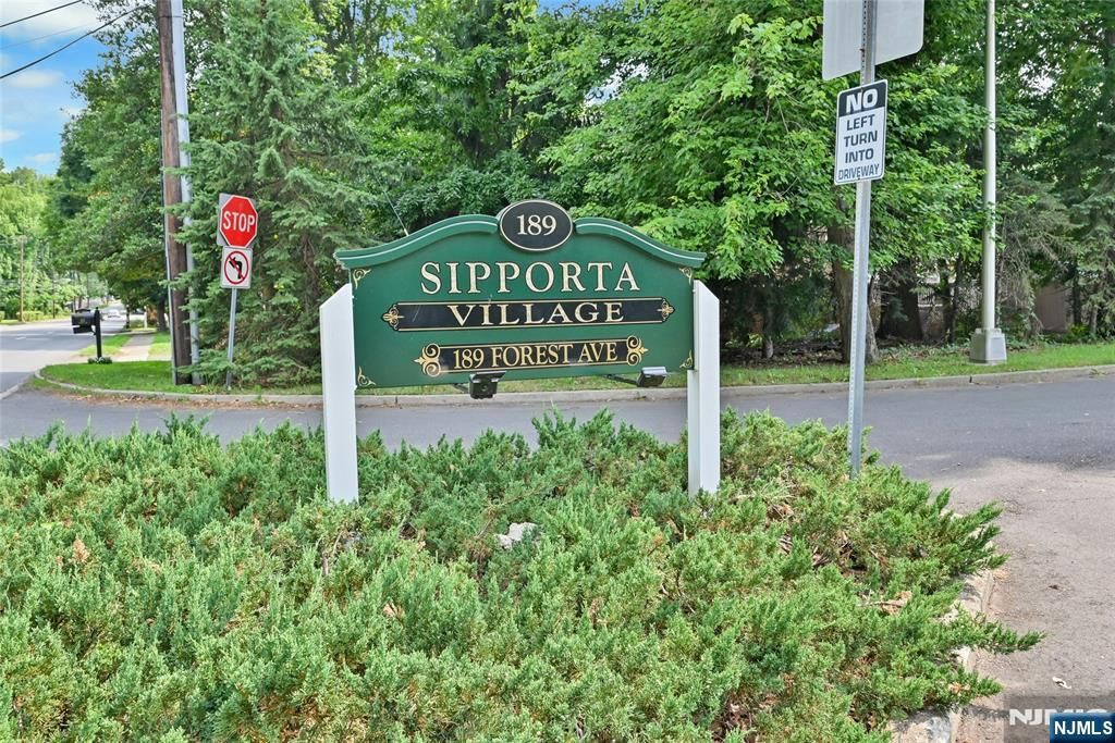 189 Forest Avenue 211, Paramus, NJ 07652