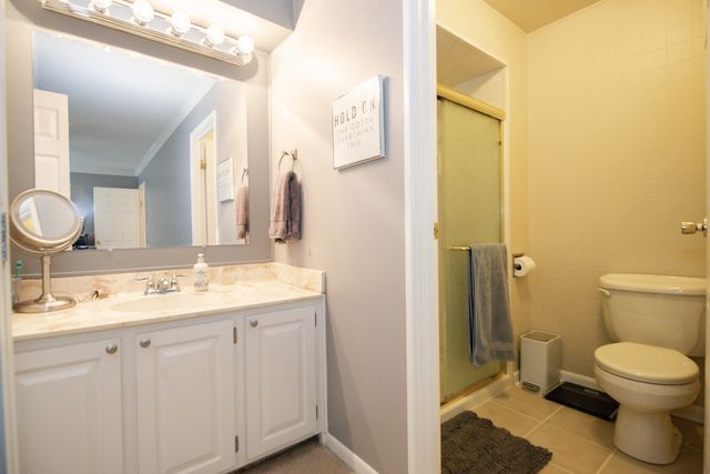 107 65th Lake Drive 202, Westmont, IL 60559