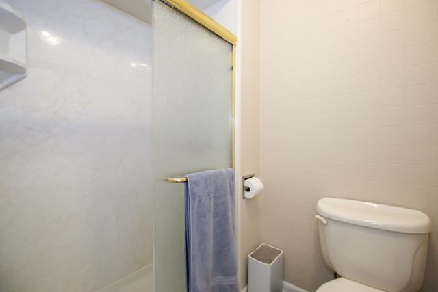 107 65th Lake Drive 202, Westmont, IL 60559