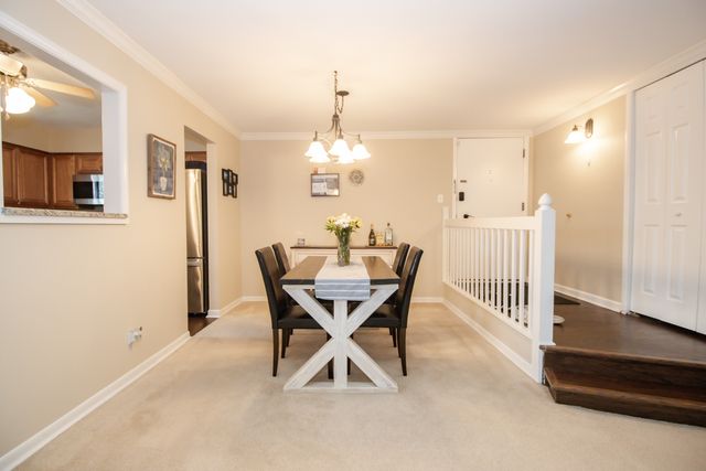 107 65th Lake Drive 202, Westmont, IL 60559