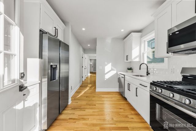 38 S 6th S Avenue, Highland Park, NJ 08904