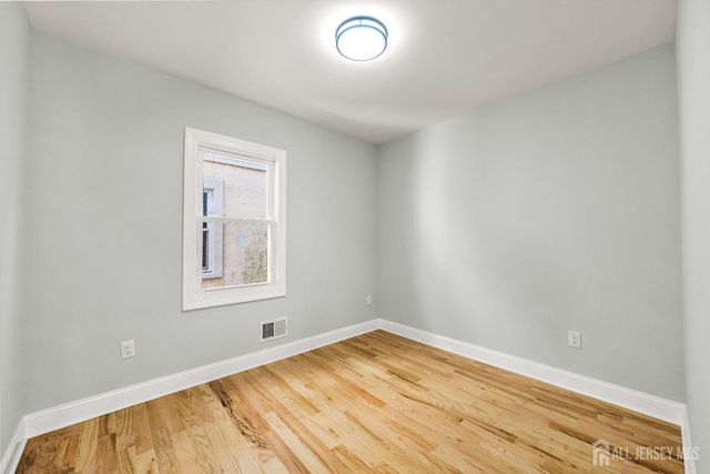 38 S 6th S Avenue, Highland Park, NJ 08904