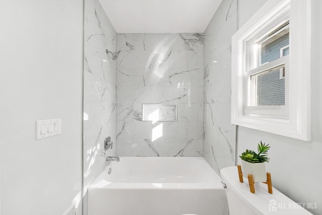 38 S 6th S Avenue, Highland Park, NJ 08904