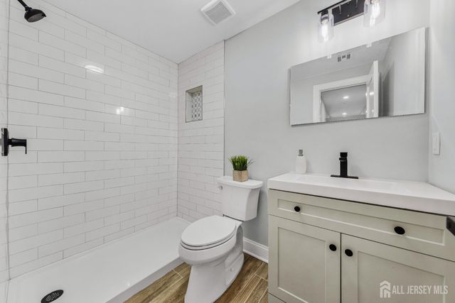 38 S 6th S Avenue, Highland Park, NJ 08904