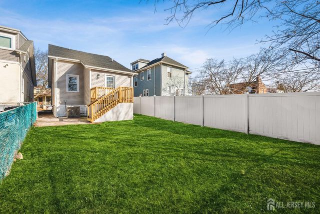 38 S 6th S Avenue, Highland Park, NJ 08904