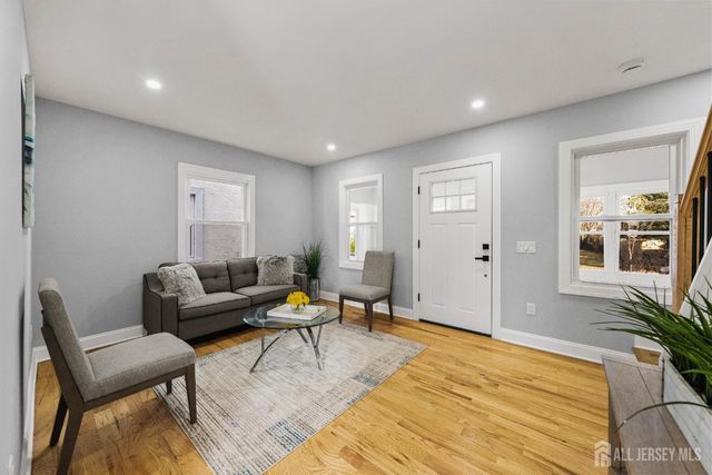 38 S 6th S Avenue, Highland Park, NJ 08904