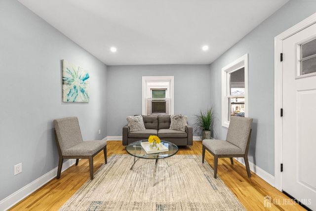 38 S 6th S Avenue, Highland Park, NJ 08904