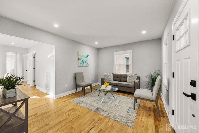 38 S 6th S Avenue, Highland Park, NJ 08904