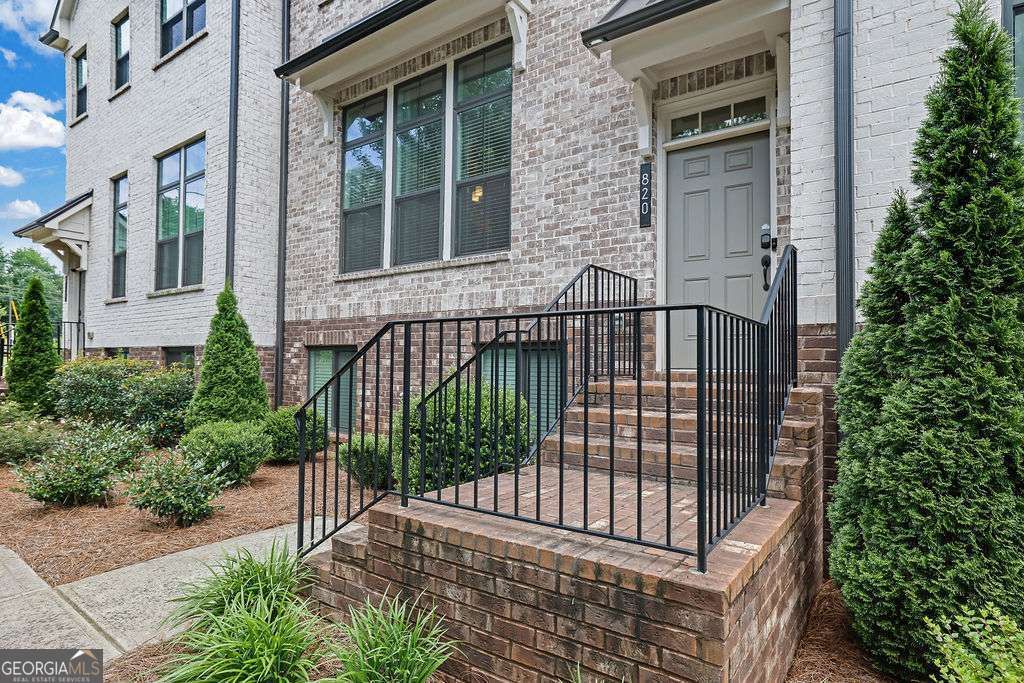 820 Fair View Circle, Roswell, GA 30076