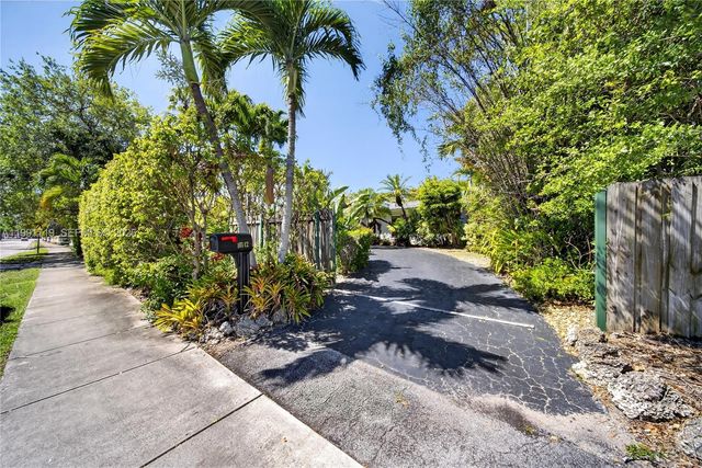 10142 SW 79th Ave, Miami, FL 33156