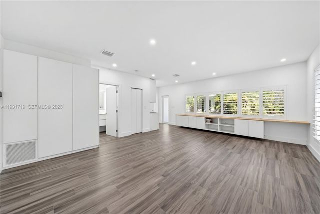 10142 SW 79th Ave, Miami, FL 33156