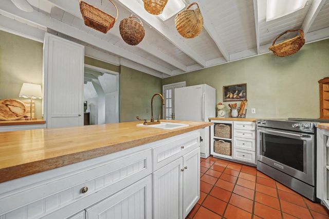 10690 White Oak Rd, Plymouth, CA 95669