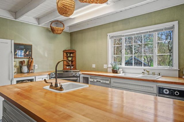 10690 White Oak Rd, Plymouth, CA 95669