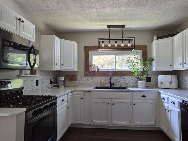 140 E Brewster Road, Center Twp, PA 16001