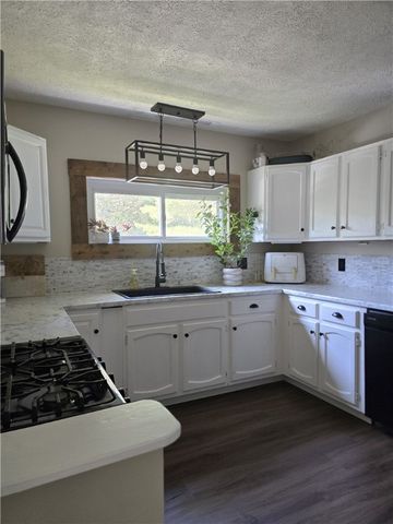 140 E Brewster Road, Center Twp, PA 16001