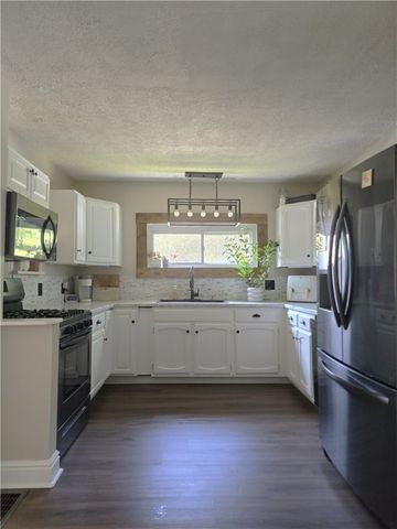 140 E Brewster Road, Center Twp, PA 16001