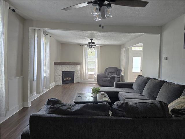 140 E Brewster Road, Center Twp, PA 16001