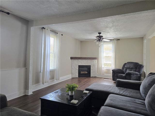 140 E Brewster Road, Center Twp, PA 16001