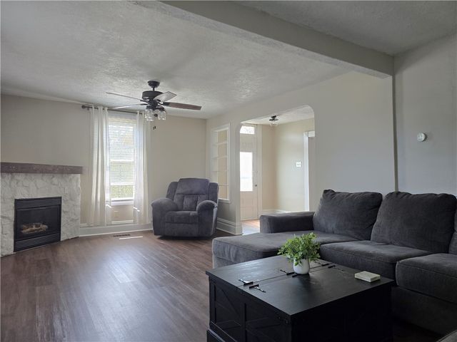 140 E Brewster Road, Center Twp, PA 16001