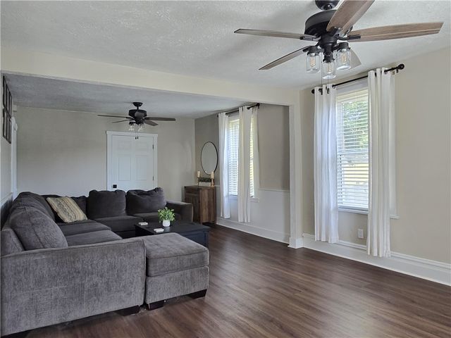 140 E Brewster Road, Center Twp, PA 16001