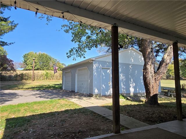 140 E Brewster Road, Center Twp, PA 16001