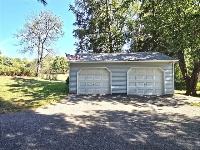 140 E Brewster Road, Center Twp, PA 16001